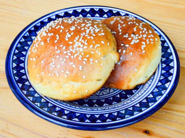 Krachel sweet sesame rolls
